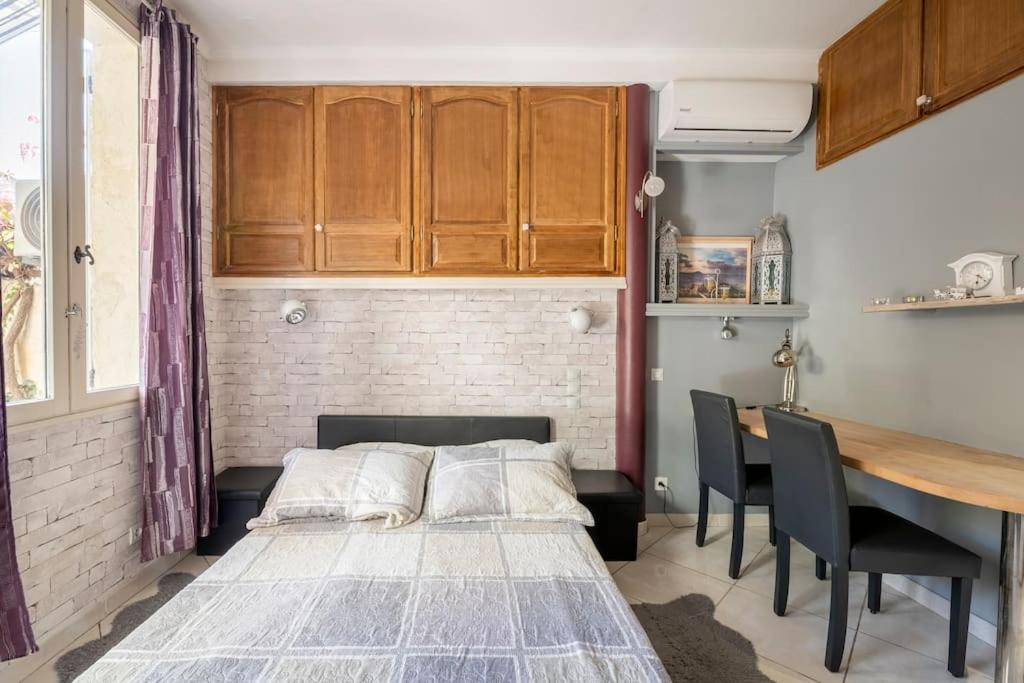 Studio Ideal Pour Deux Voyageurs Sur Marsella Exterior foto