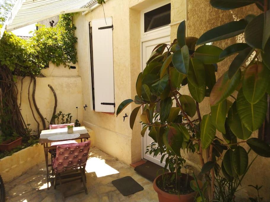 Studio Ideal Pour Deux Voyageurs Sur Marsella Exterior foto