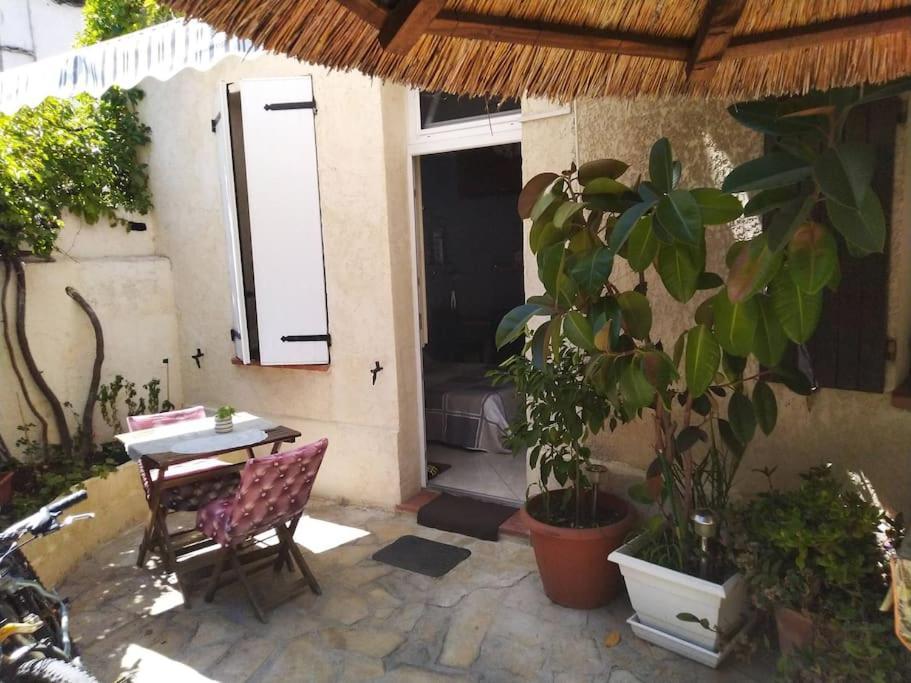 Studio Ideal Pour Deux Voyageurs Sur Marsella Exterior foto