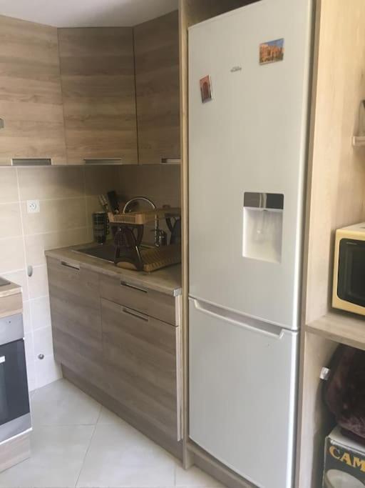 Studio Ideal Pour Deux Voyageurs Sur Marsella Exterior foto