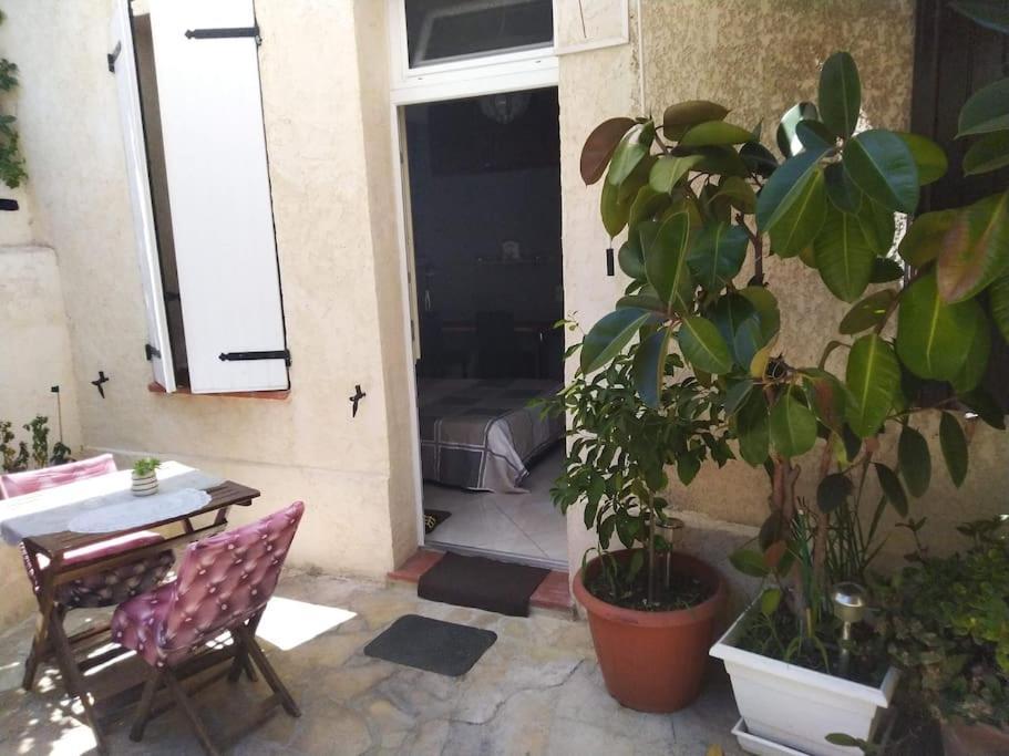 Studio Ideal Pour Deux Voyageurs Sur Marsella Exterior foto